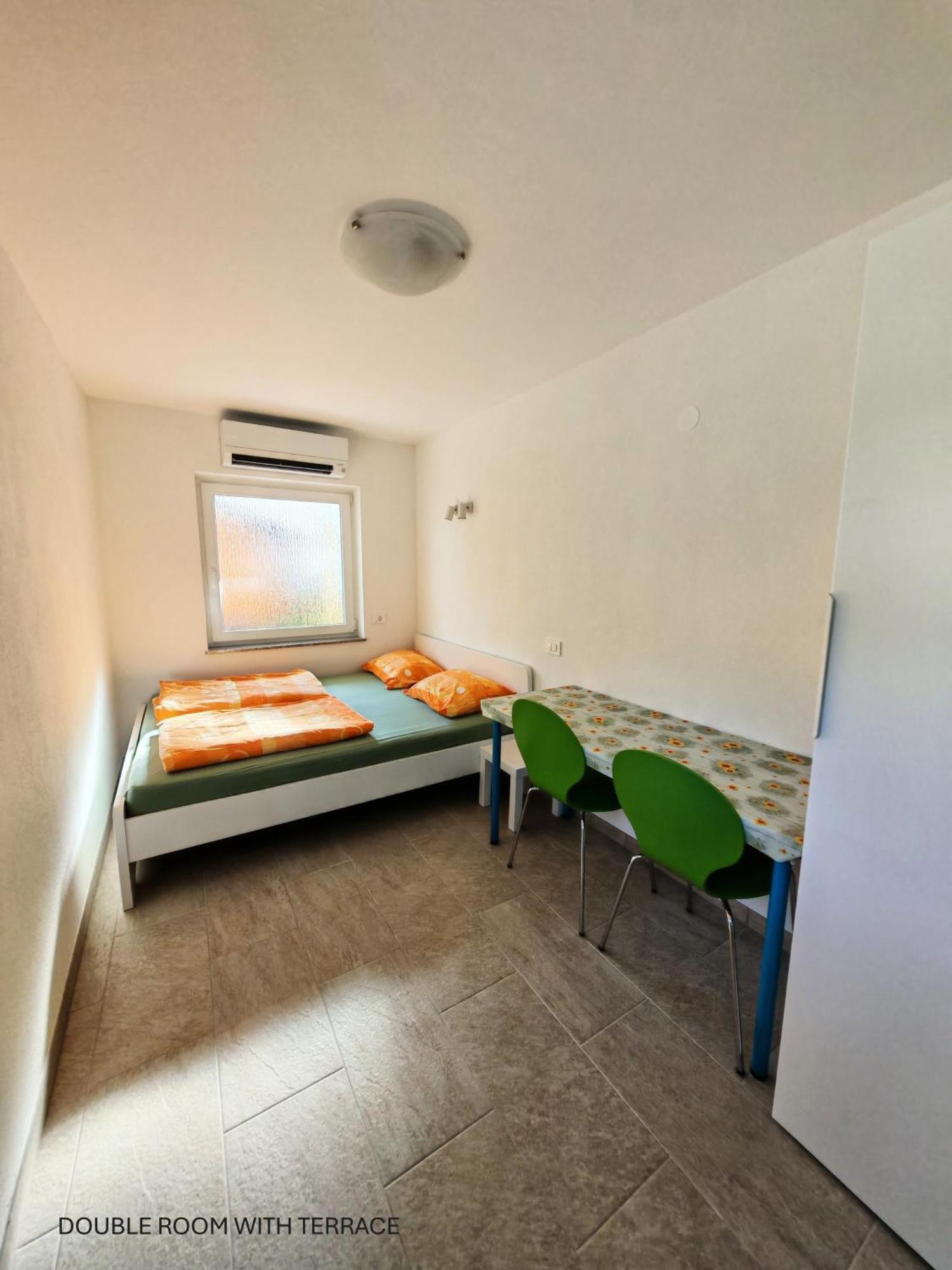 Apartment And Room Anica 톨민 외부 사진