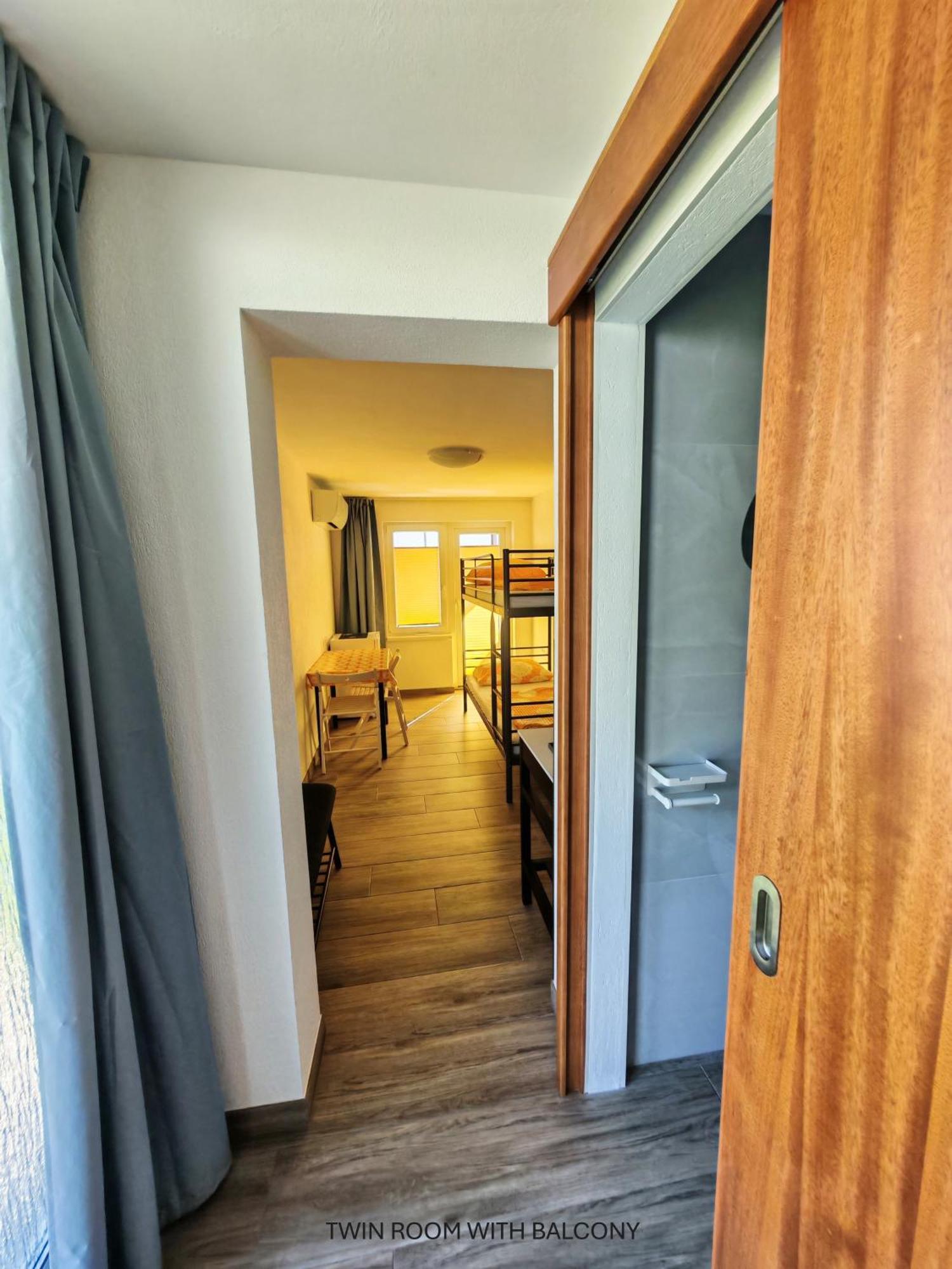 Apartment And Room Anica 톨민 외부 사진