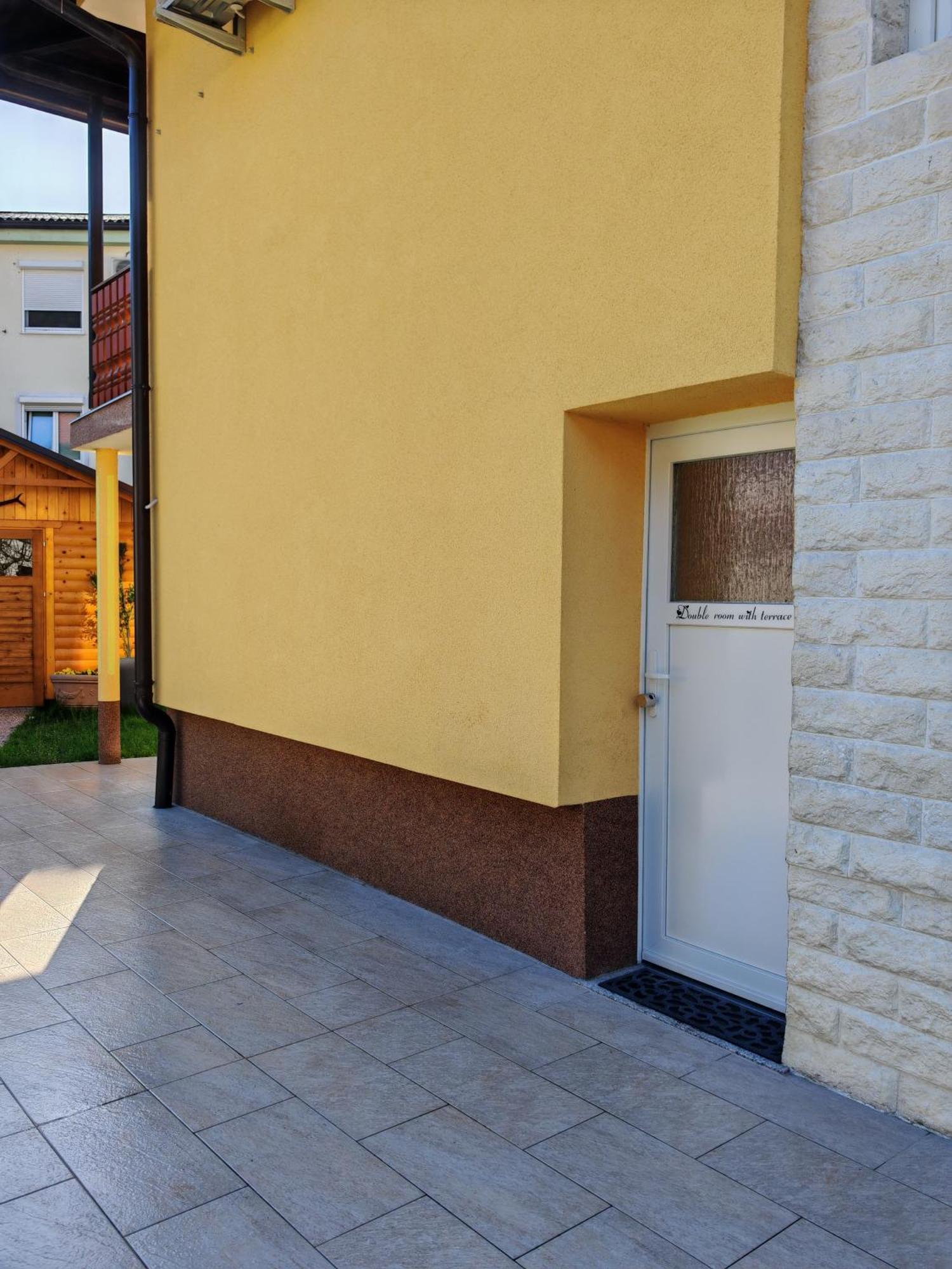 Apartment And Room Anica 톨민 외부 사진